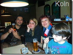 Felipe, Thalita, Ieda e Diogo almocando em Koln